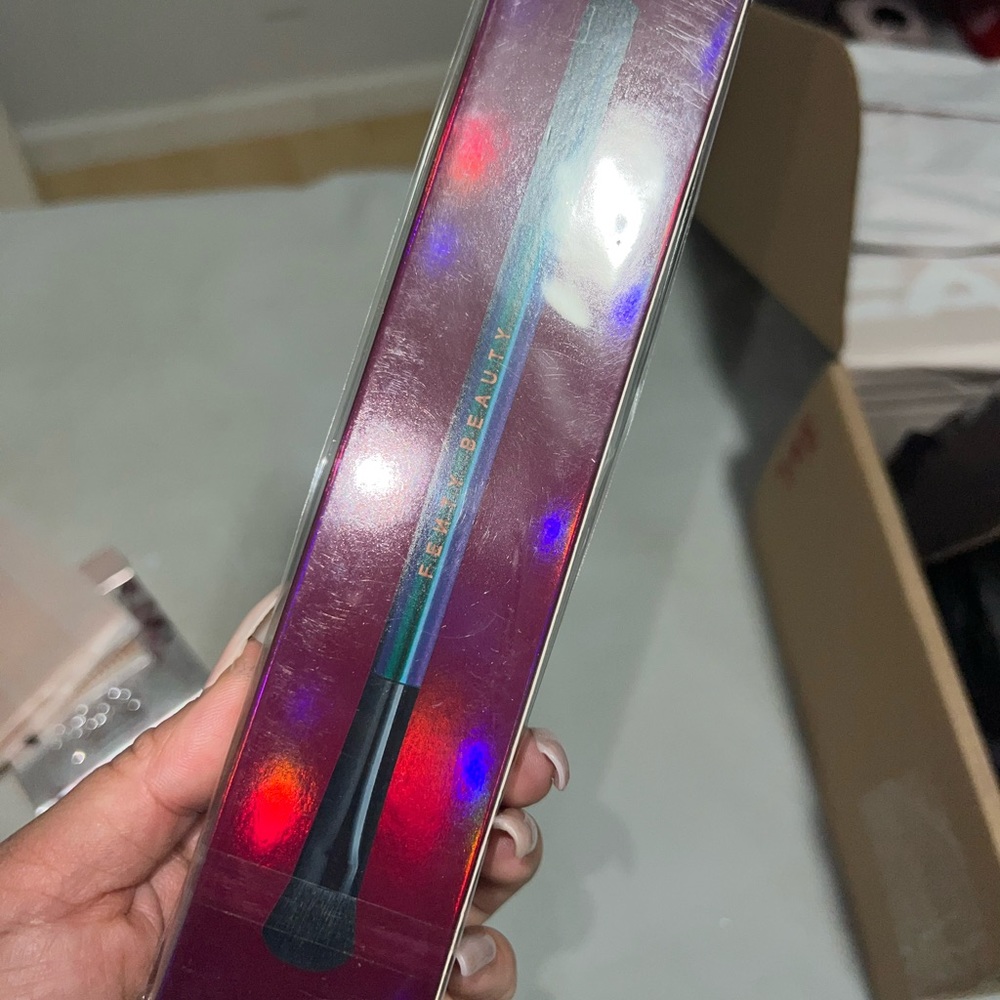 Fenty Beauty shadow brush